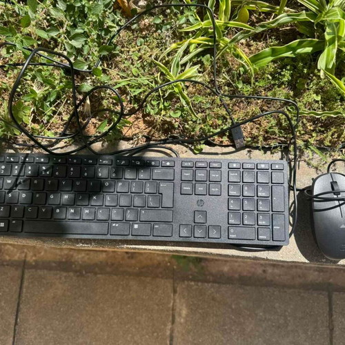 HP 320K πληκτρολόγιο και HP 125 ενσύρματο ποντίκι σετ σαν καινούργιο