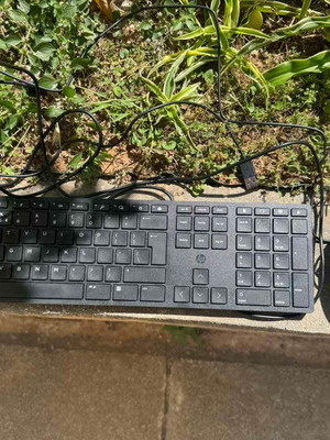 HP 320K πληκτρολόγιο και HP 125 ενσύρματο ποντίκι σετ σαν καινούργιο