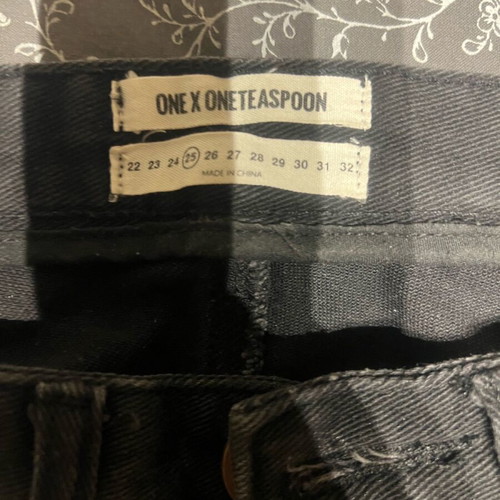 One Teaspoon jeans size 25 like new with floral embroidery