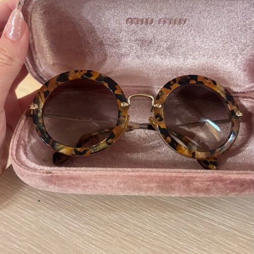 Miu Miu sunglasses like new, tortoiseshell gold