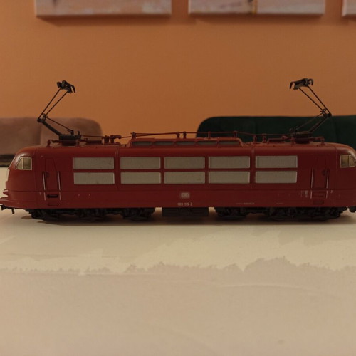 Lima BR 103 and I.C. wagons used train set