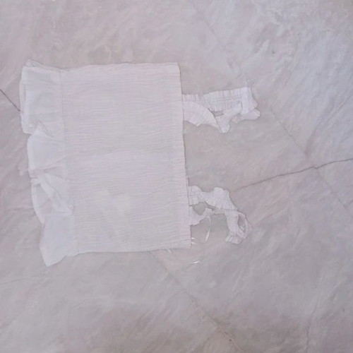 Stradivarius crop top white like new, size S