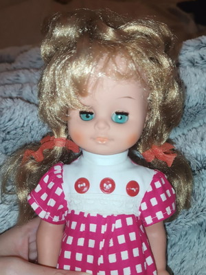 Vintage doll used, excellent condition, missing one shoe