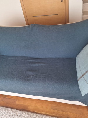 Throw blankets like new, set of 2