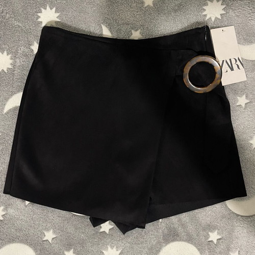 Zara black skirt shorts new with tag, castor look