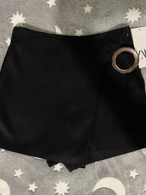 Zara black skirt shorts new with tag, castor look