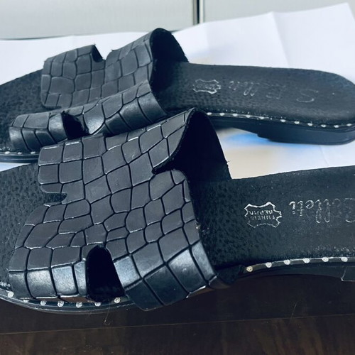 Leather slippers size 38 like new, black