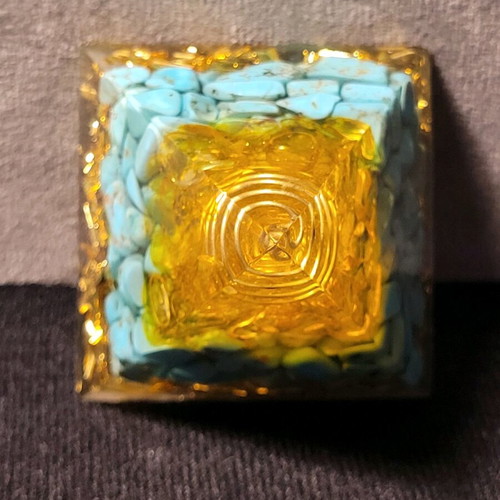 Orgonite Pyramid Turquoise new with quartz resin
