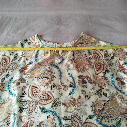 Women's blouse with paisley print like new, size M