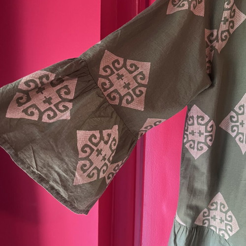 Green dress with patterns like new, one size
