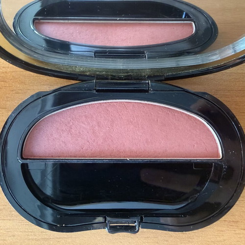 Elizabeth Arden Luxury Cheek Colour Coral 1 like new