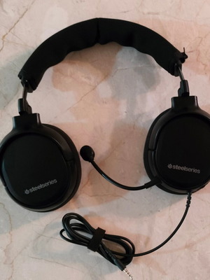 SteelSeries Arctis 1 headset like new