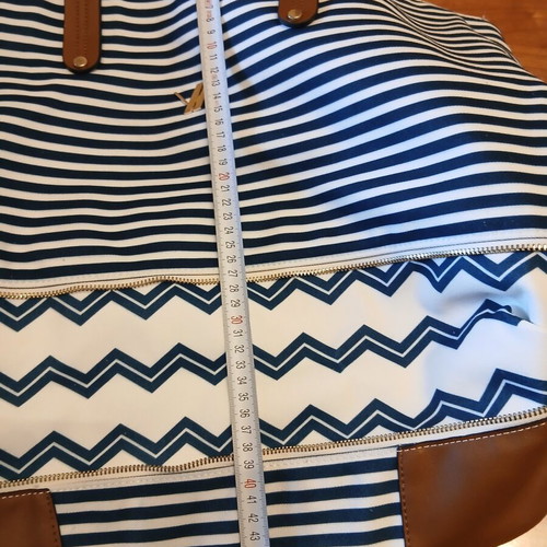 Verde beach bag, expandable with bottom zipper, white and blue