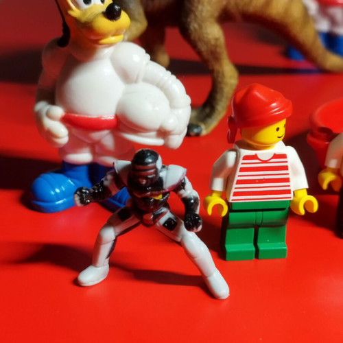 Figures used, lot of 11 assorted pieces