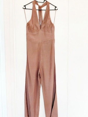 Lynne nude jumpsuit M, deep neckline, back opening