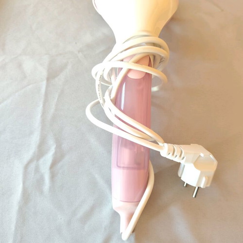 Handheld steamer like new for quick ironing and travel
