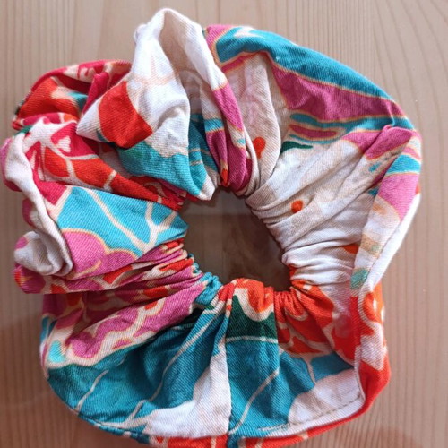 Scrunchy handmade like new from a small Greek business