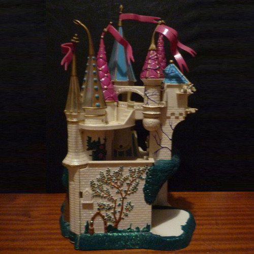 Trendmasters castle 1998 used with three figures