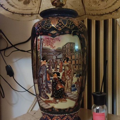 Porcelain Asian Art Japanese Lamp like new, large 80cm height