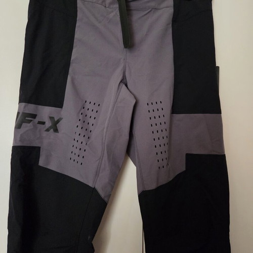 AM Road Fox cycling pants, black and grey stretch fabric