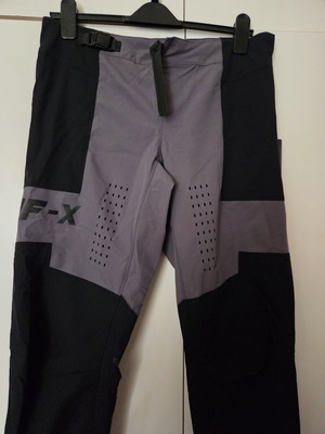 AM Road Fox cycling pants, black and grey stretch fabric