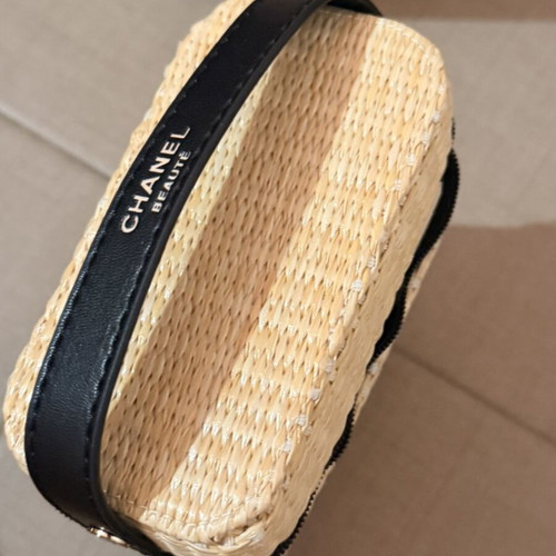 Chanel Beauté Les Beiges summer essentials toiletry bag new
