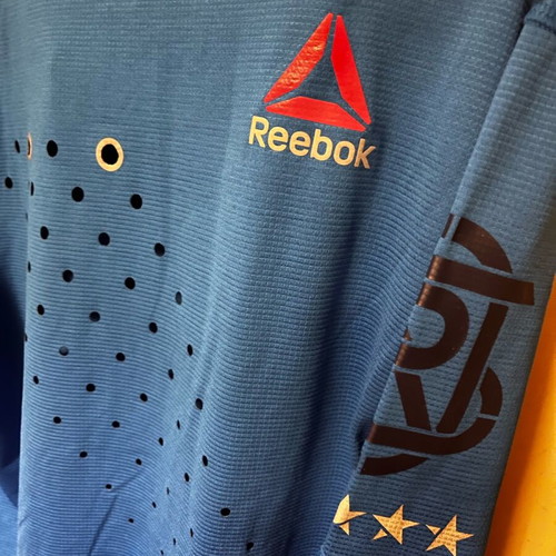 Reebok running long sleeve shirt like new, blue size M