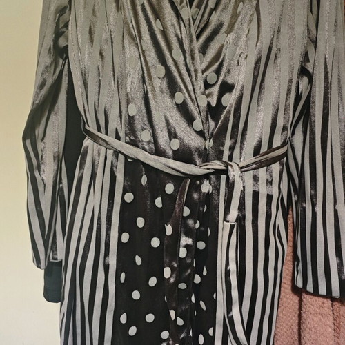 Women’s robe onesize used, lightweight