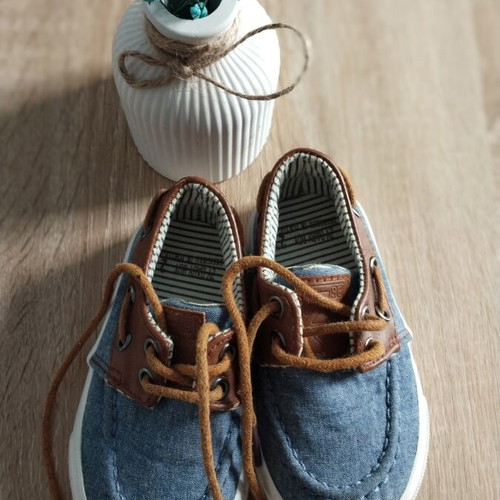 Zippy fabric baby shoes size 21, blue denim with brown details
