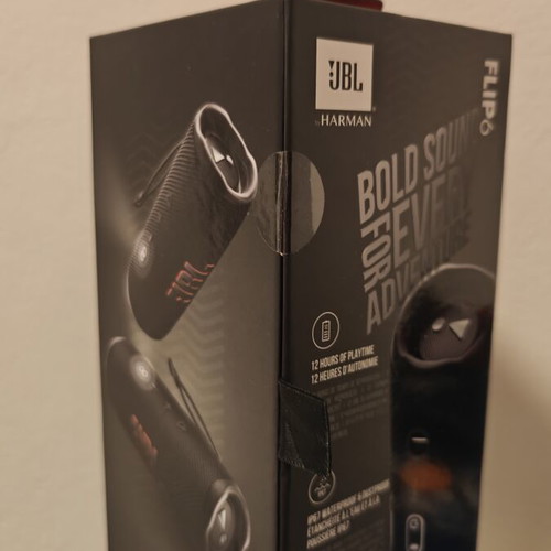 JBL Flip 6 Bluetooth Speaker new, black, waterproof IP67
