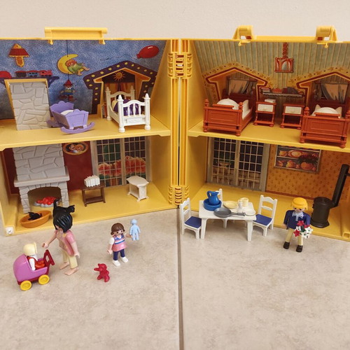 Playmobil 5763 Dollhouse with Carry Handle like new
