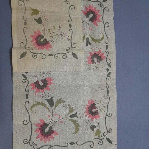 Stamped Embroidery Set "Kyknos" (Runner & 2 Napkins) new