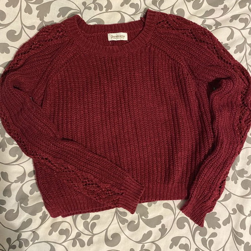 Arena cozy knitted sweater like new, deep burgundy color