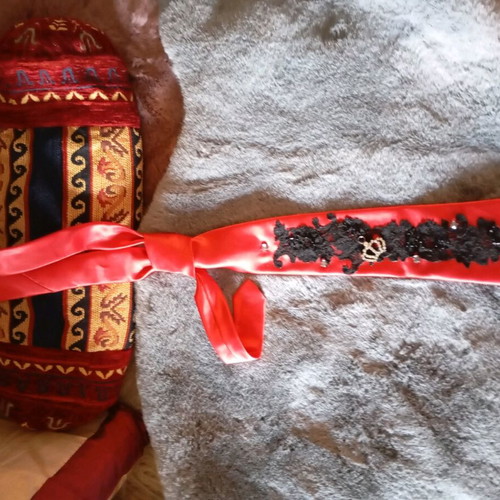 Red tie like new with beautiful design for children's formal wear
