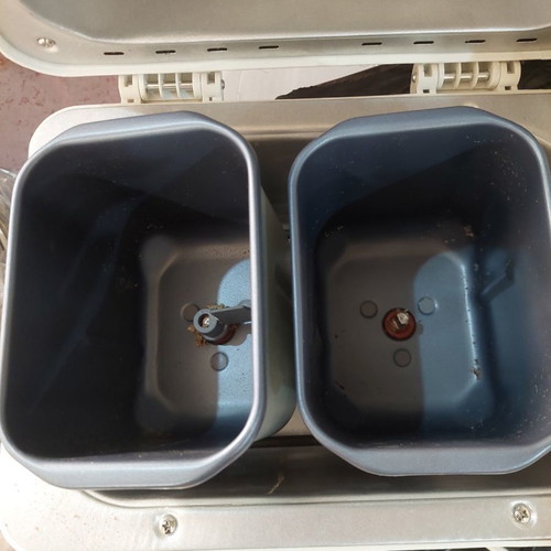 Bread maker used with missing kneading paddle