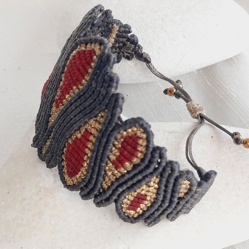 Macrame bracelet new with geometric design and adjustable clasp
