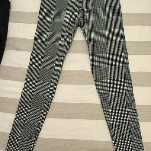 Stradivarius leggings pants size M, like new, black and white checkered