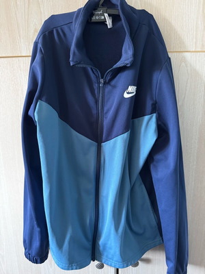 Nike kids jacket size 164 blue like new for ages 12-15