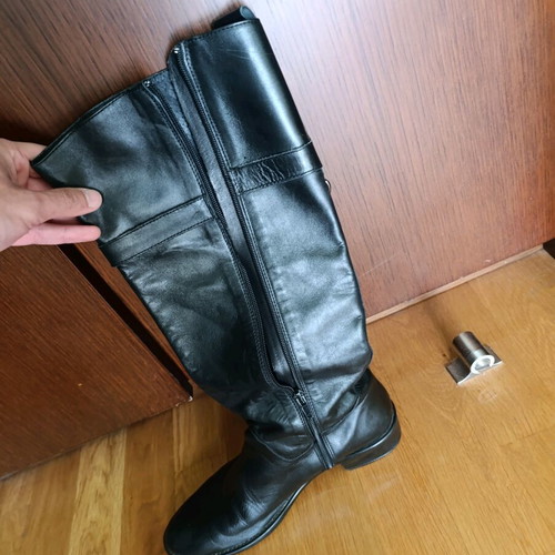 Black boots like new, size 40