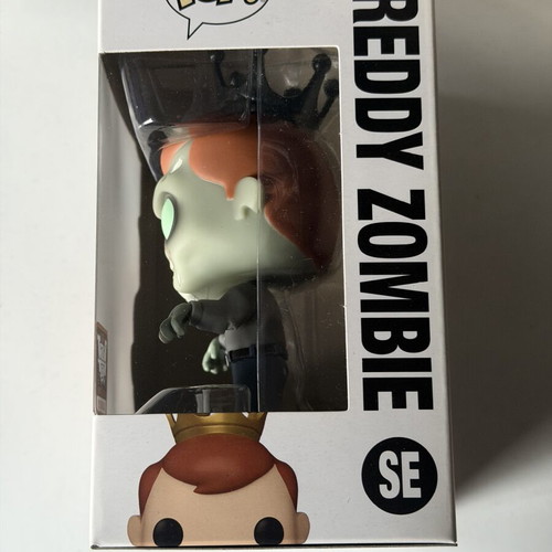 Funko Pop Freddy Zombie SE new