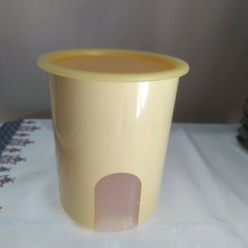Tupperware canister set 1.25 lt like new, blue and yellow