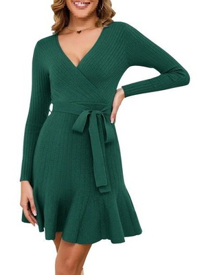 Arach&Cloz women's knitted dress with V-neck and belt, green