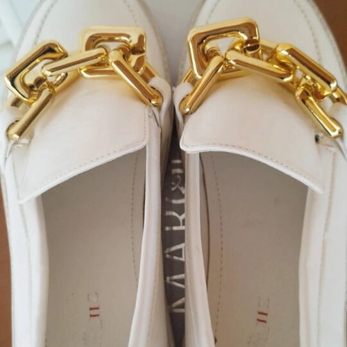 White loafers with gold chain, like new, size 40.5-41