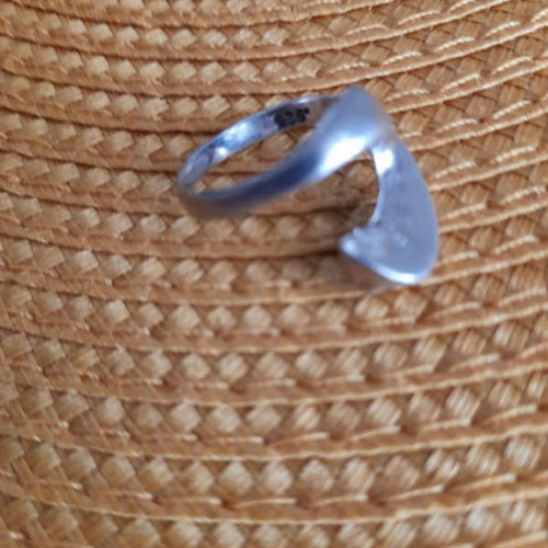 Silver 925 ring like new, size 9, silver color
