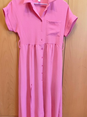 Pink Semizie Dress like new with slits and belt loops