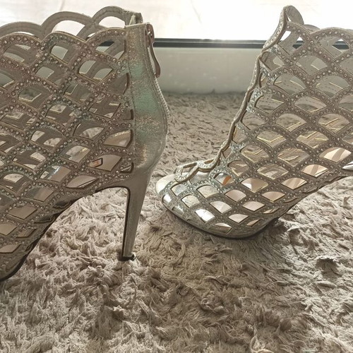 Silver high heels size 38 new with zipper