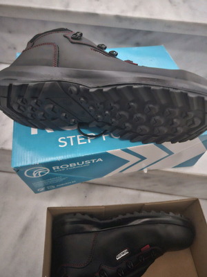 Industrial shoes with steel toe unused, size 44