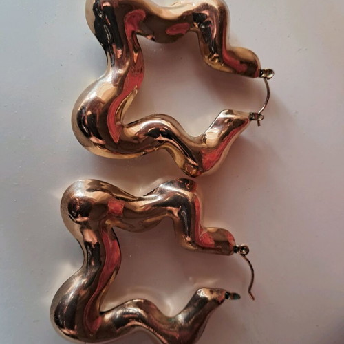 Metal earrings gold color like new, large and impressive