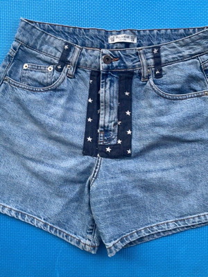 Y2K ψηλομέσα τζιν σορτς με αστέρια Pull & Bear σαν καινούργιο, μέγεθος M