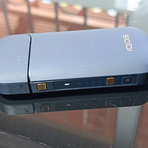 IQOS 2.4 Plus μεταχειρισμένο, σκούρο μπλε με HeatControl™ και Bluetooth